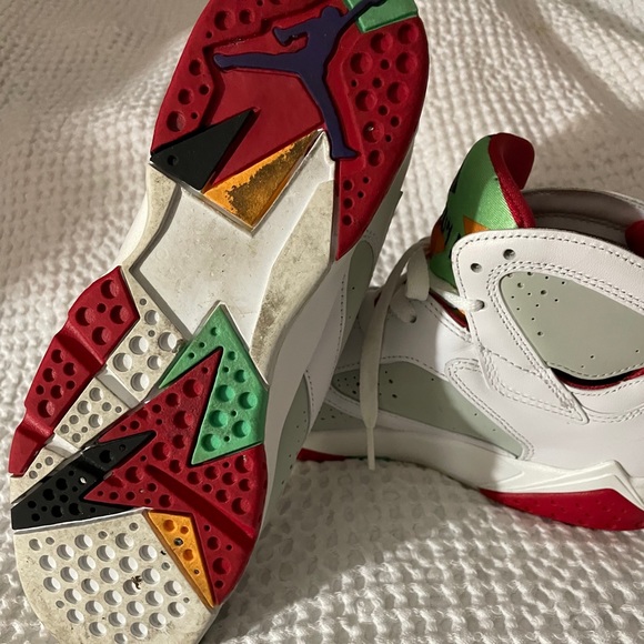 Jordon Retro Sneakers Size 7Y - Picture 5 of 7